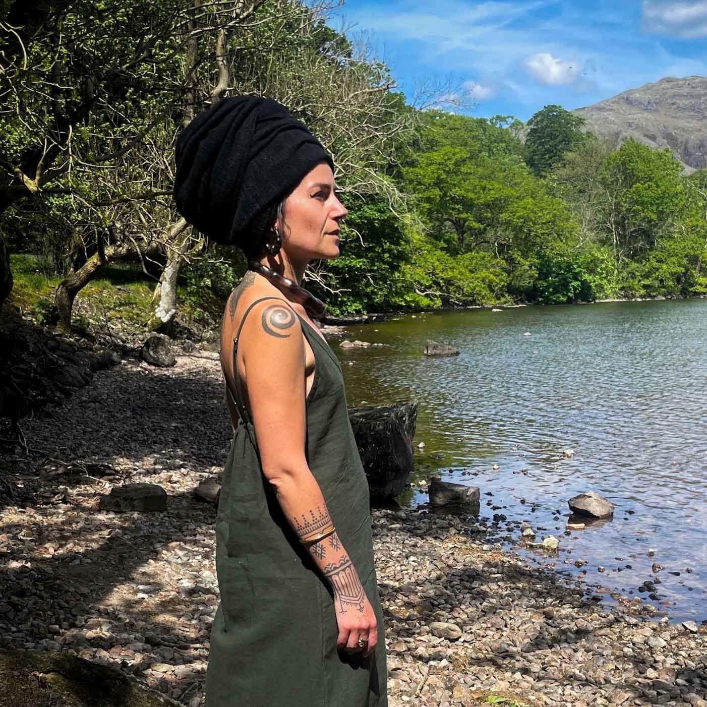 Deep earth thick scarf black