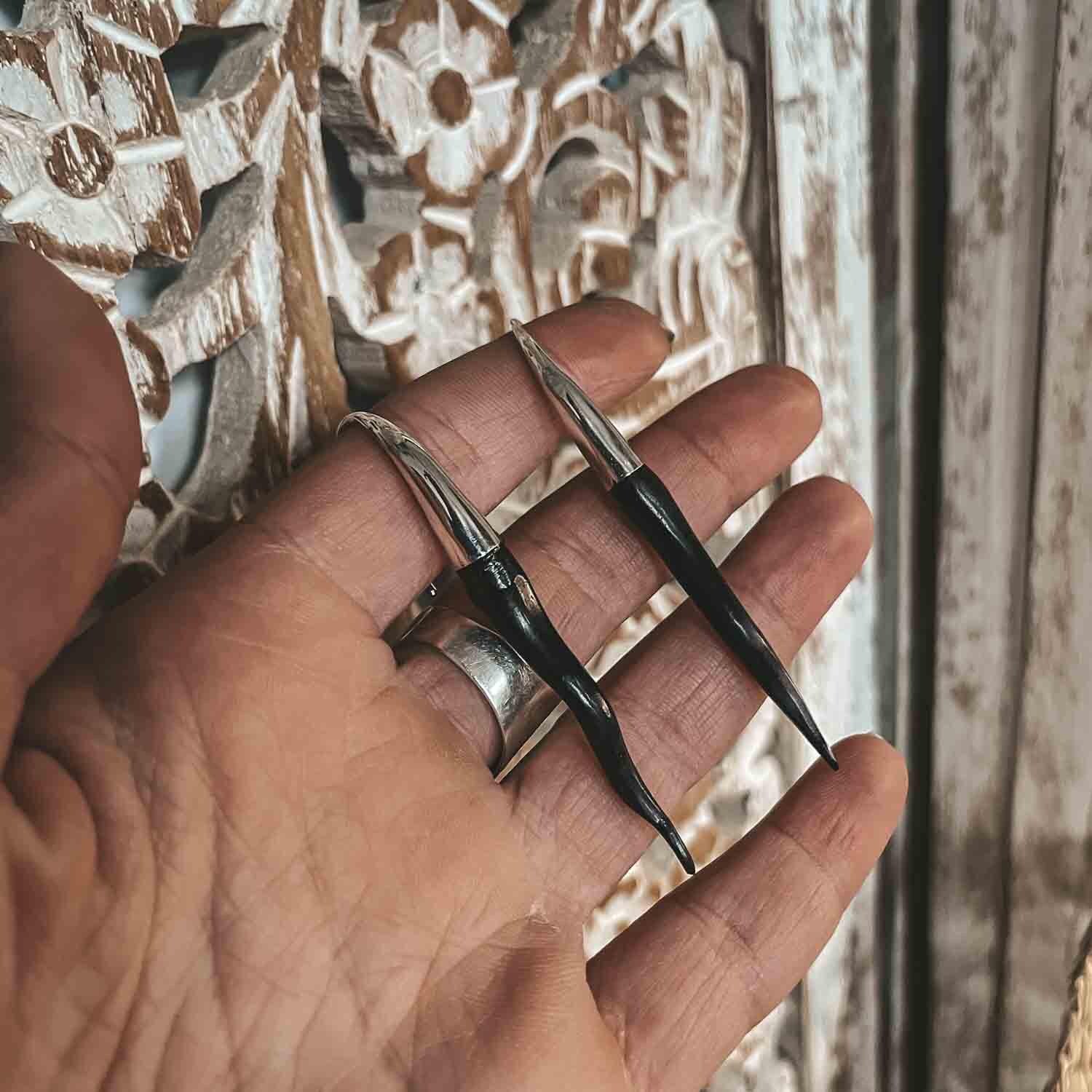 Serpent Earrings Wood & Silver 925 in hand