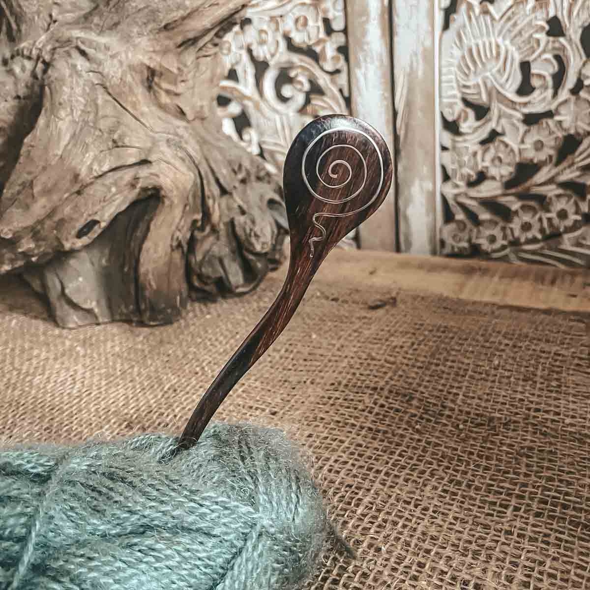 kyma-single-wooden-hairstick-03