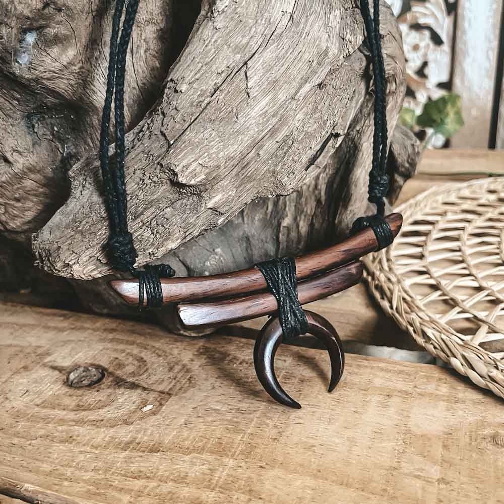 hecate-cresent-moon-wooden-adjustable-necklce-3